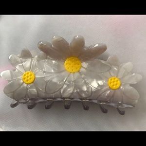 Daisy Hair claw clip